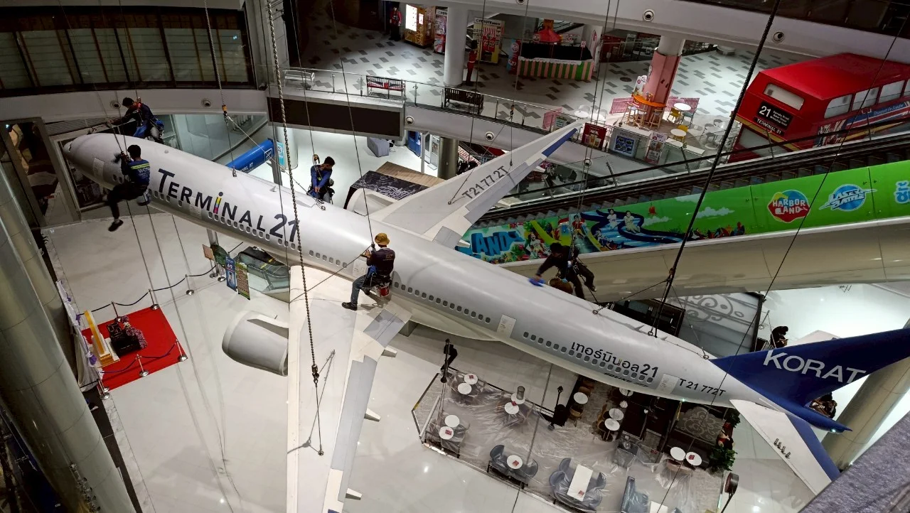 ทำความสะอาดภายในศูนย์การค้า